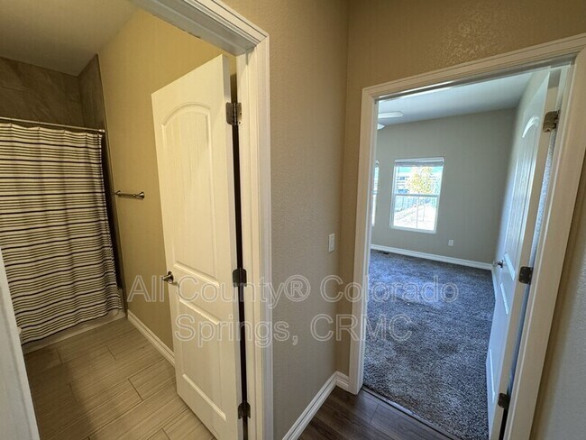 Foto del edificio - 770 Thimbleberry Point