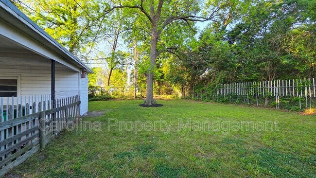 Foto del edificio - 2405 Greenland Ave