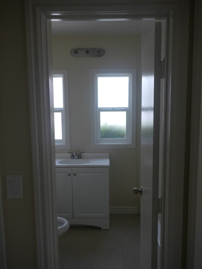 Building Photo - One bedroom California Bungalow