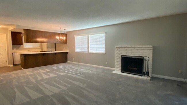 Building Photo - Cute 2 bedroom, 1 Bath Condo in Carmichael