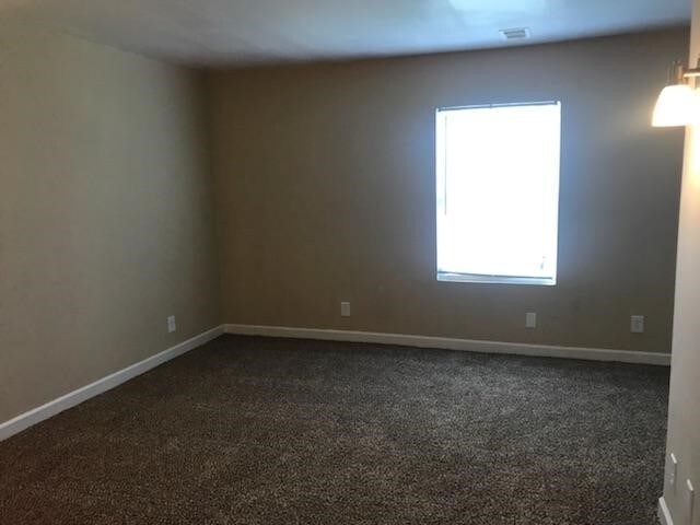 Building Photo - Wonderful home with lots of living space