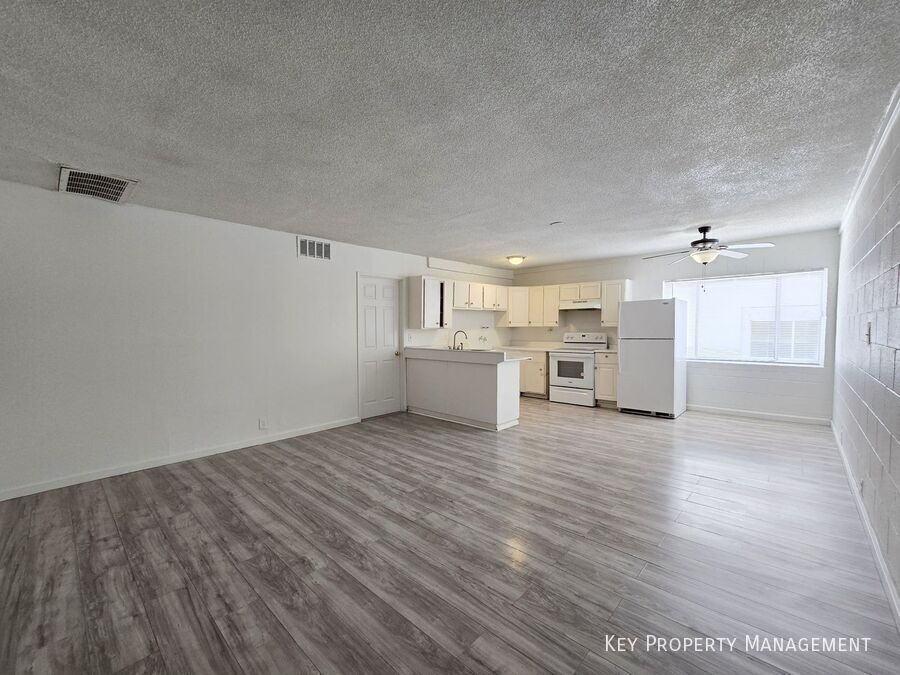 Foto principal - 2913 Stewart Ave