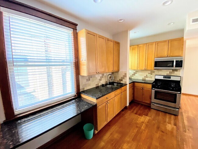 Foto del edificio - 2328 N Kostner Ave