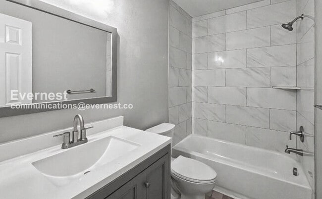 Foto del edificio - 2 Bed/1 Bath Condo with Fenced Yard / Pet-Friendly / Vouchers Accepted / Available Now!