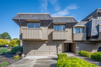 Building Photo - 48 Greenside Way