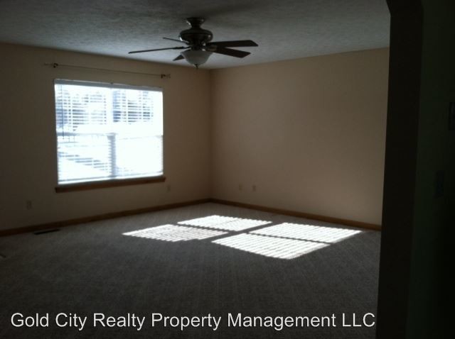 Foto del edificio - 469 Dugout Dr