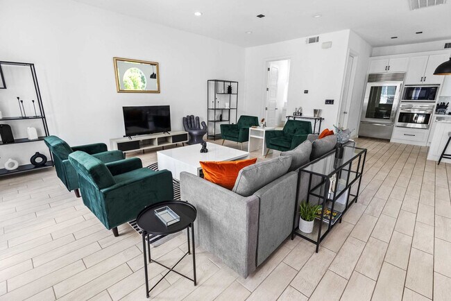 Foto del edificio - 2025 Colquitt St