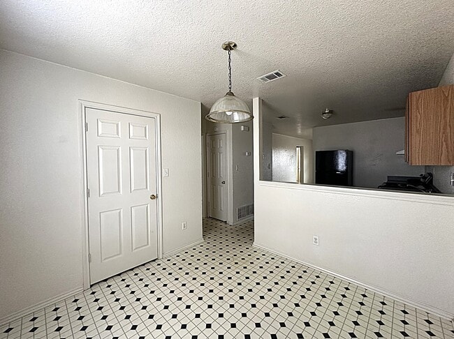 Building Photo - 2801 Cantabrian Dr