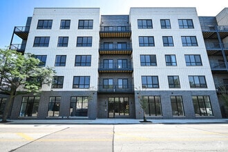 Building Photo - 2127 W Madison St