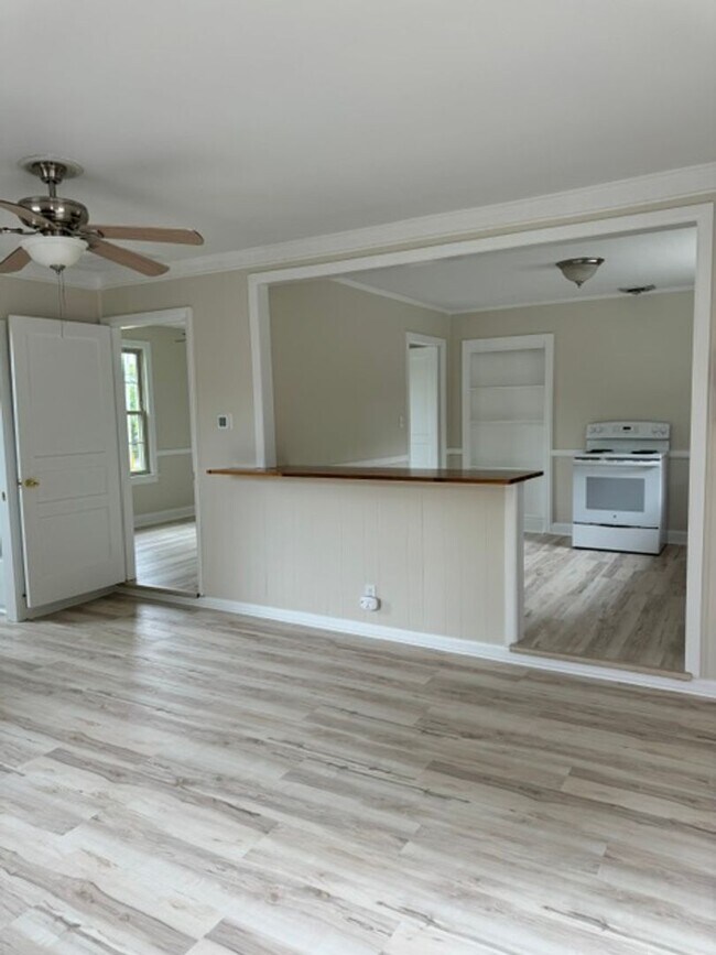 Foto del edificio - 2323 Sweetwood Rd