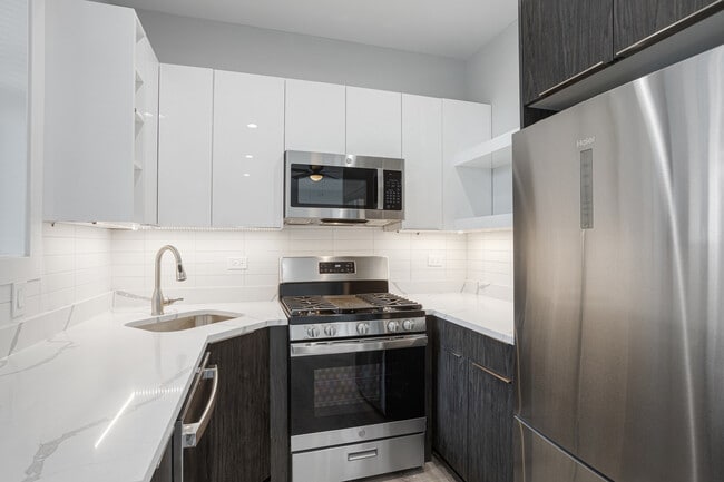 Building Photo - 1243 W Morse Ave