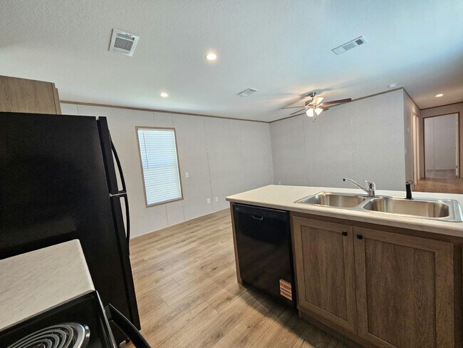 Building Photo - 514 Suwanee Dr