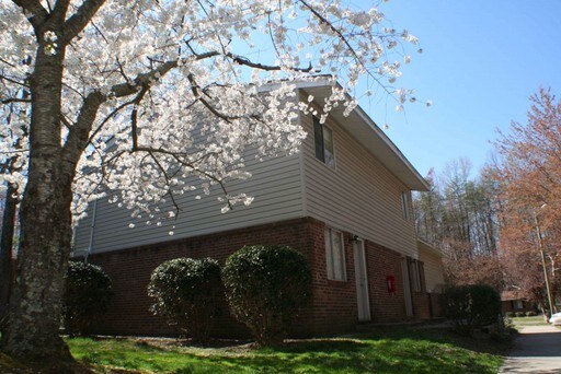 Building Photo - 1633 Glenside Dr