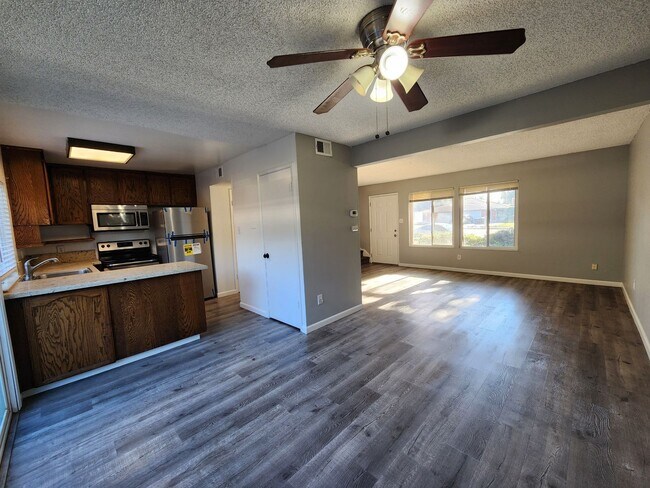 Building Photo - Move In Special - 1/2 First Month's Rent!