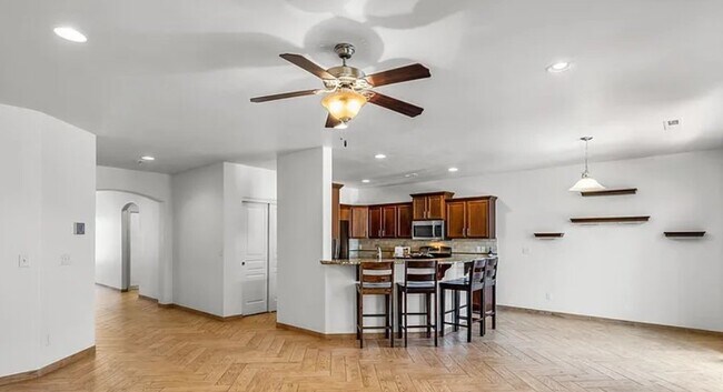 Foto del edificio - 2403 NW Glen Oak Ave