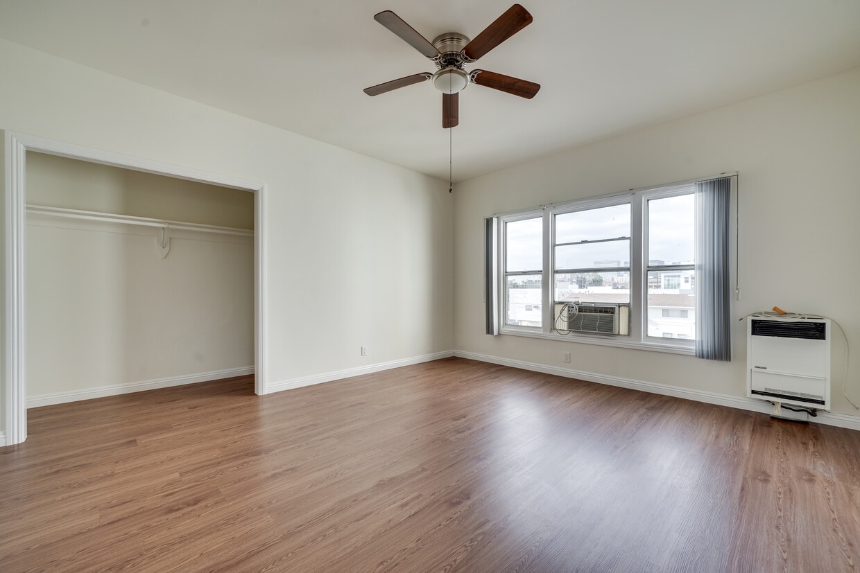 Primary Photo - 1056 Normandie Ave