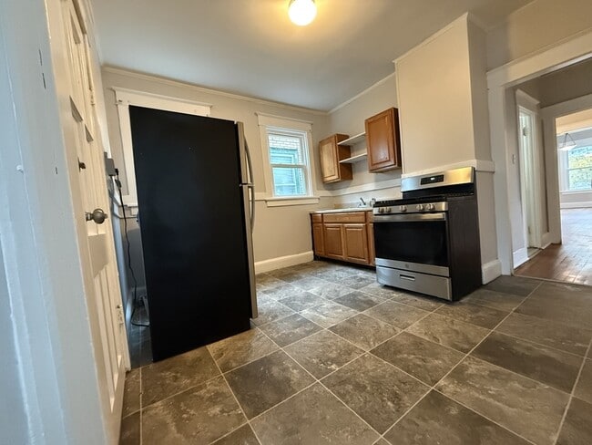 Building Photo - 221 S Swan St