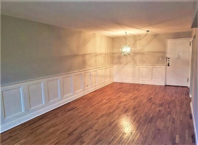 living/dining room - 7 4th St