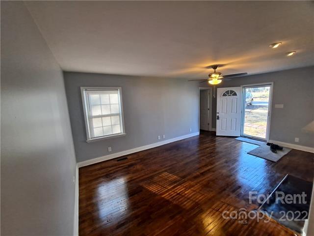 Building Photo - 344 W Peterson Dr