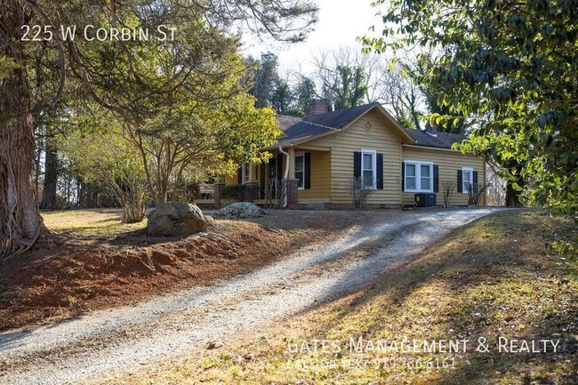 Foto del edificio - Charming, Updated, Historic Hillsborough Home