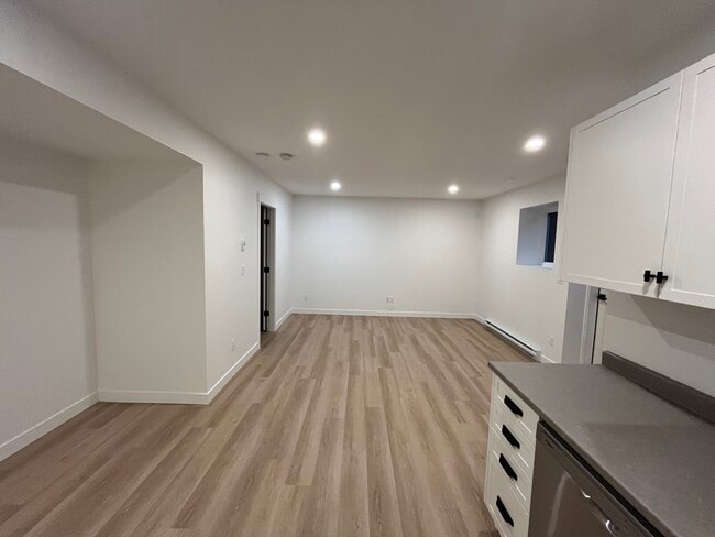Living Area - 7567 196A St