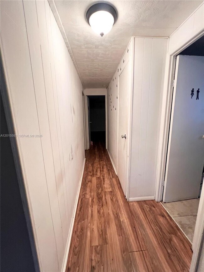 Foto del edificio - 2680 SW 54th St