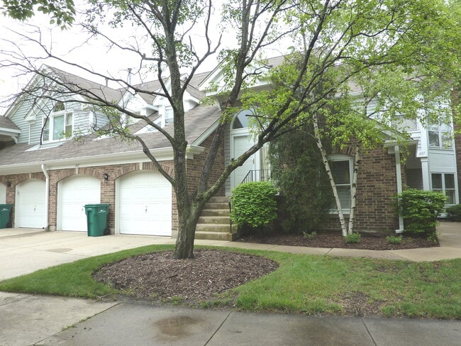 Building Photo - 265 Willow Pkwy