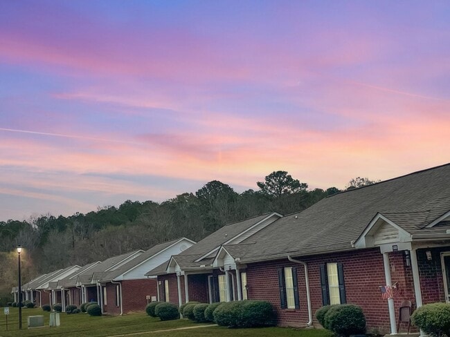 Building Photo - Single Level Home************Beautiful 1 Bedroom Villa************Brick Building