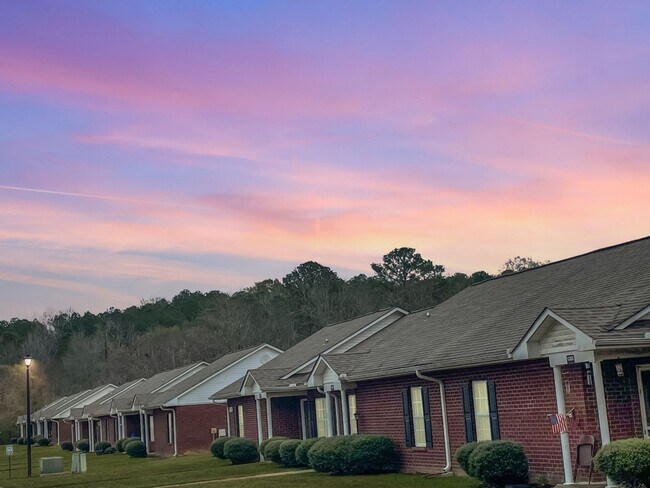 Foto del edificio - Single Level Home************Beautiful 1 Bedroom Villa************Brick Building