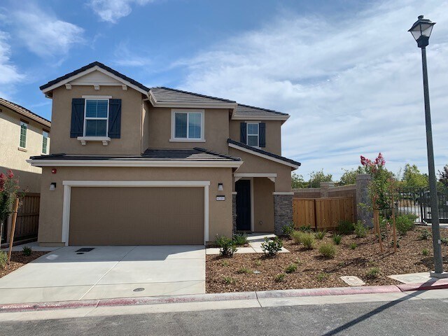 Foto principal - Gated community in Rocklin. Available afte...