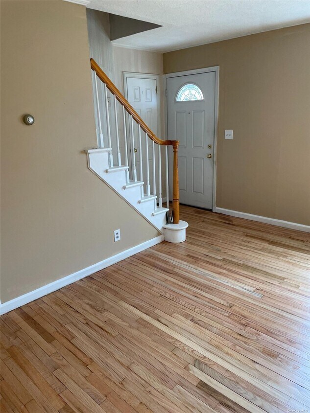 13 Garden Blvd, Hicksville, NY 11801 House Rental in Hicksville, NY