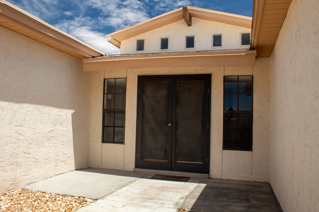 Building Photo - 10709 Lobo Ln