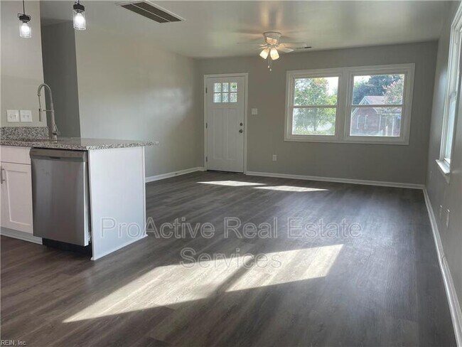 Foto del edificio - 7120 Clarion Ln