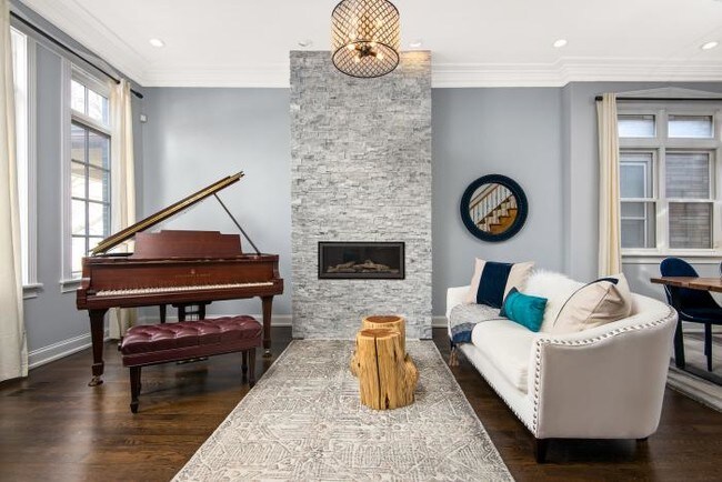 Foto del edificio - 6 bedroom in Chicago IL 60657