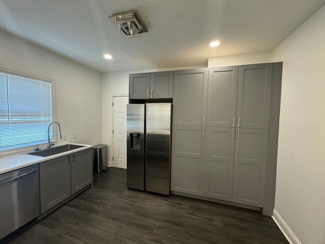 Building Photo - Stylish & Modern Living in the Heart of Tr...