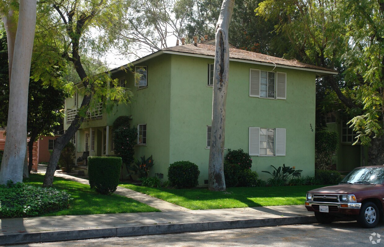 Building Photo - 320 W Palmer Ave