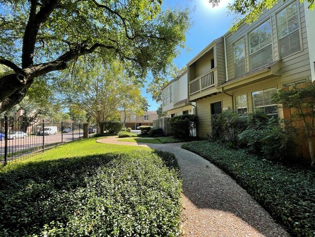 Foto del edificio - 2100 Tanglewilde St