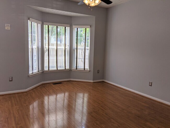 Foto del edificio - 307 Timberbrook Ct