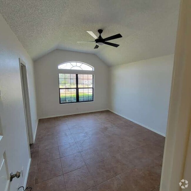 Building Photo - 581 Geraldine Ln