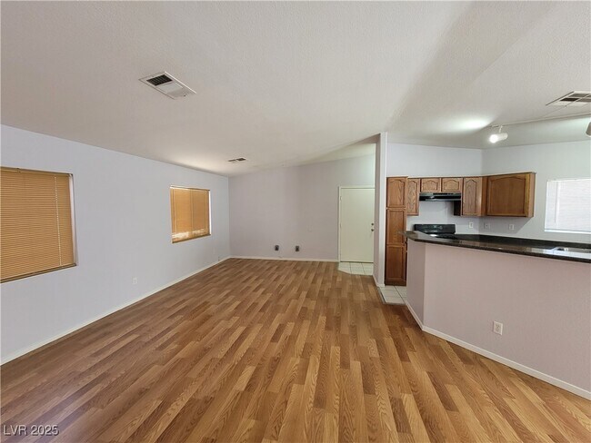 Foto del edificio - 5228 Mineral Lake Dr