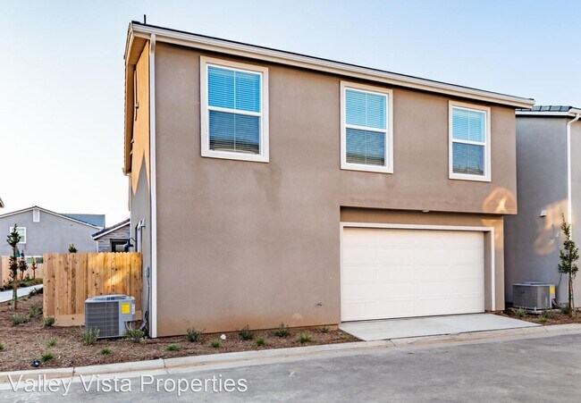 Building Photo - 4 br, 2.5 bath House - 2727 E Teaberry Drive