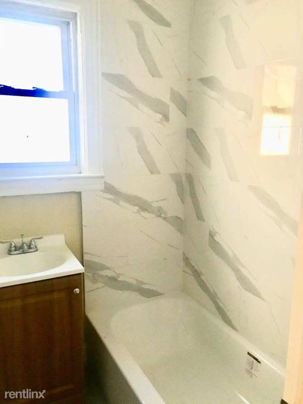 Foto del edificio - 3 br, 1 bath Townhome - 172 Isabella Ave