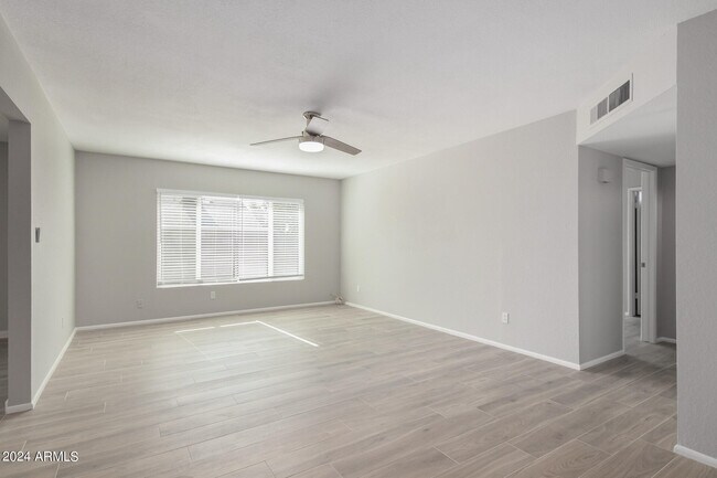 Foto del edificio - 7249 W Medlock Dr