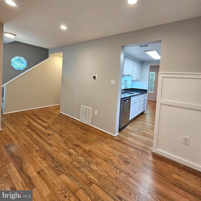 Foto del edificio - 6430 Shannon Station Ct