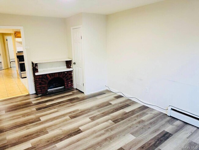 Foto del edificio - 762 E 211th St