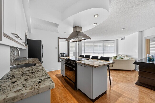 Building Photo - 550 Queens Quay W