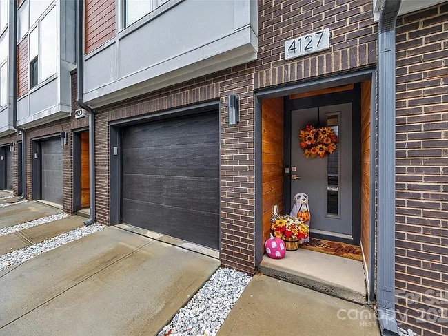 Building Photo - 4127 Bryant Terraces Dr