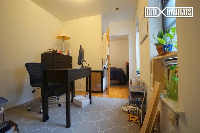 Foto del edificio - 526 E 82Nd St