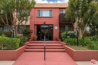 Building Photo - 5349 Newcastle Ave