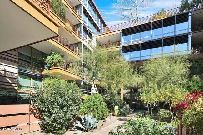 Building Photo - 7121 E Rancho Vista Dr